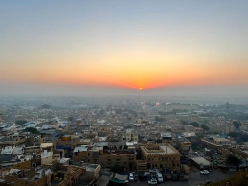 a view of a city at sunset at Hotel Robin Jaisalmer Near fort view in Jaisalmer