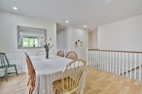 Φωτογραφία από το άλμπουμ του Cozy 5Bdrm Home Games, Parking, Close to Arena σε Kawartha Lakes