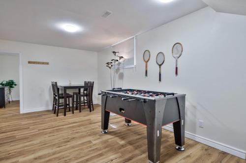 Πινγκ πονγκ στο Cozy 5Bdrm Home Games, Parking, Close to Arena ή εκεί κοντά