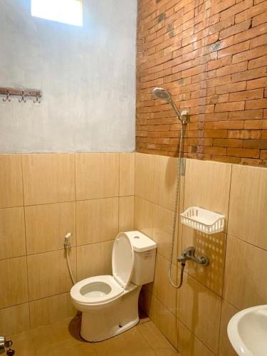 a bathroom with a toilet and a sink at Kampoeng Sekuro in Jepara