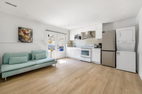 a living room with a couch and a kitchen at Luxury 1BD Cozy Retreat in Burnaby