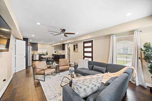 a living room with a couch and a kitchen at Nr DT, Med Center, Midtown Sleeps 16 Game Room in Houston