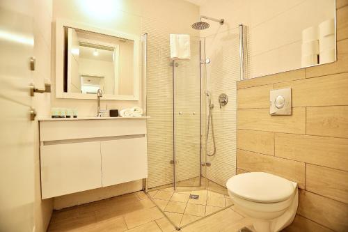 Ảnh trong thư viện ảnh của אירופה בוטיק כנרת - דירת 3 חדרי שינה עם נוף ở Tiberias