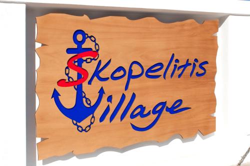 a wooden sign with an anchor and a message at Skopelitis Village in Katapola
