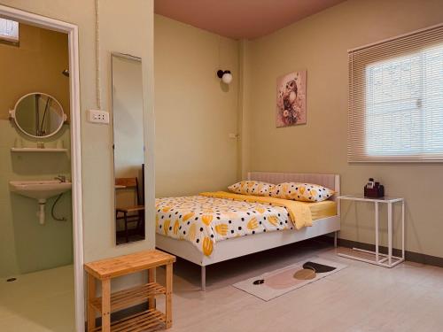 Katil atau katil-katil dalam bilik di นกฮูกริมโขง