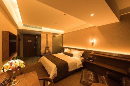 a bedroom with a bed and a living room at James Joyce Coffetel Tianjin Railway Station Jinshiqiao Metro Station Branch in Tianjin