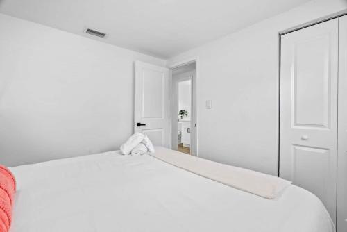 Ένα ή περισσότερα κρεβάτια σε δωμάτιο στο The Peaceful Village Unit #1