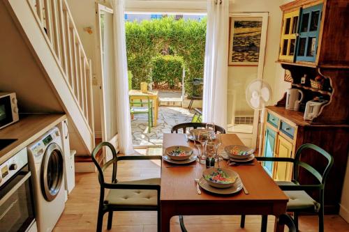 Fotografie z fotogalerie ubytování House with terrace and beach access on foot v destinaci La Seyne-sur-Mer