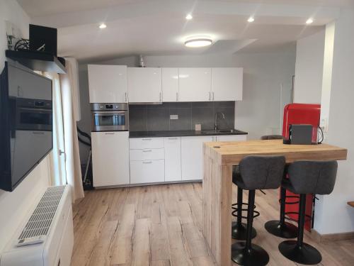 Rue du Vieux Château - Beau F2 avec Vue Mer Exceptionnelle - Refait a neuf廚房或簡易廚房