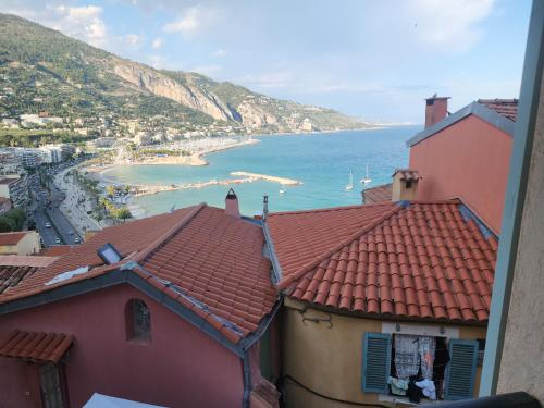 Rue du Vieux Château - Beau F2 avec Vue Mer Exceptionnelle - Refait a neuf