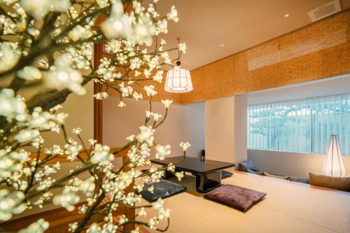 Una cama o camas en una habitación de 博厚書院上宮HAKUKOU KAMIMiYA