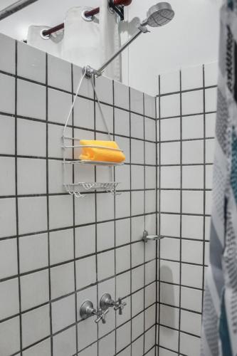 Bilik mandi di Tiare Central 2BR Unit