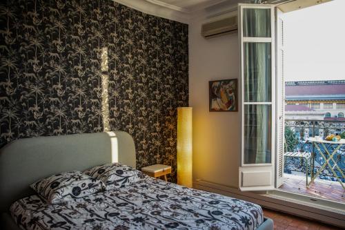 Magnificent Marseille 3-bedroom penthouse apartment with elevator, AC