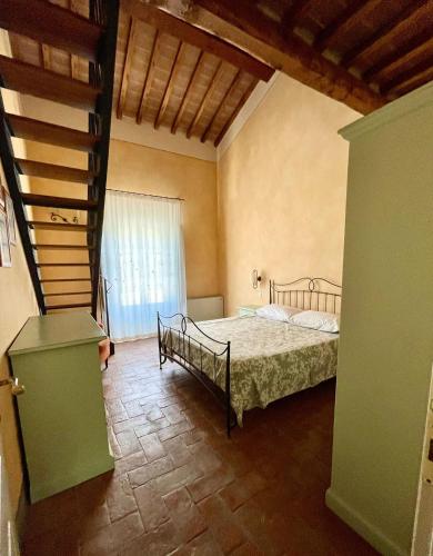 a bedroom with a bed and a window at Agriturismo La Colmata in Cesa