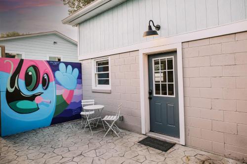 Gambar di galeri bagi Olde Village Loft - Unique Park Circle Experience di Charleston