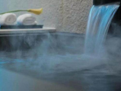 a blurry picture of a water fountain at Empark Grand Hotel Fuzhou in Fuzhou