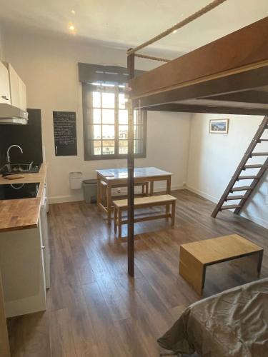 Studio climatisé au centre du village