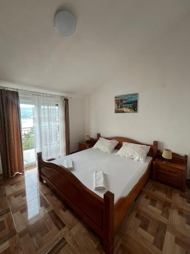 a bedroom with a large bed and a large window at Villa Janja in Šilo