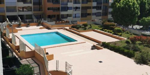 un modèle de bâtiment avec piscine dans l'établissement Studio Centre port Cap4, au Cap d'Agde