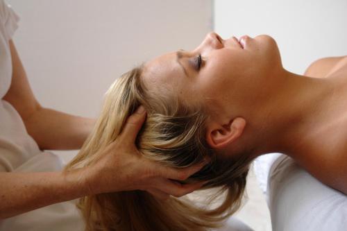 a woman laying on a bed with her head at Terme Villa Pace in Abano Terme