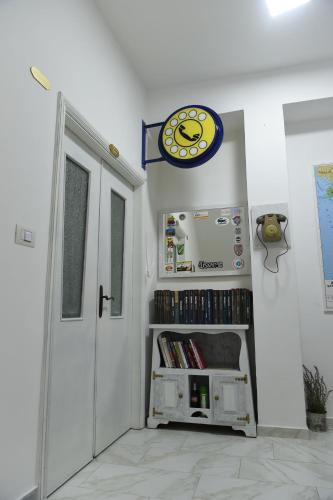 a room with a door and a clock on the wall at Maison Lepore in Vietri di Potenza
