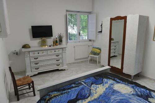 a living room with a dresser and a mirror at Maison Lepore in Vietri di Potenza