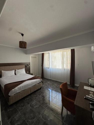 Ένα ή περισσότερα κρεβάτια σε δωμάτιο στο Kehribar Otel