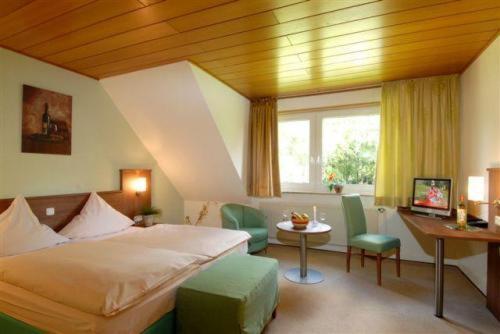 Postel nebo postele na pokoji v ubytování Hotel Zur Erholung & Restaurant Amme's Landhaus