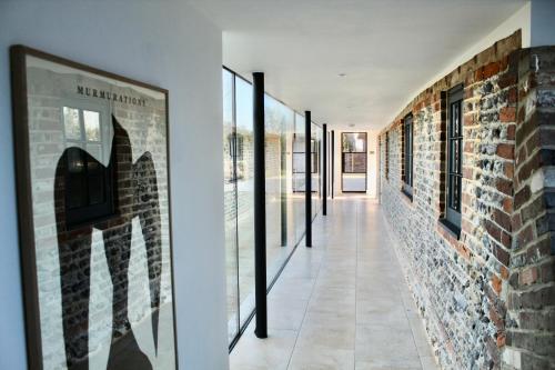 Φωτογραφία από το άλμπουμ του Luxury converted thatched barn near Chichester σε Earnley
