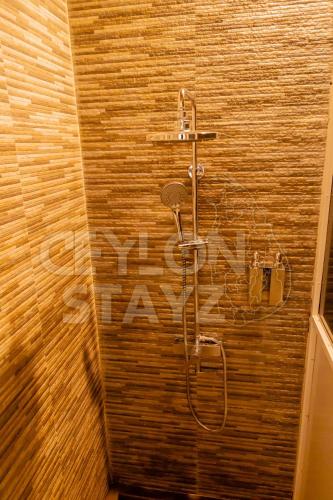 Ένα μπάνιο στο The Loft by Ceylon StayZ
