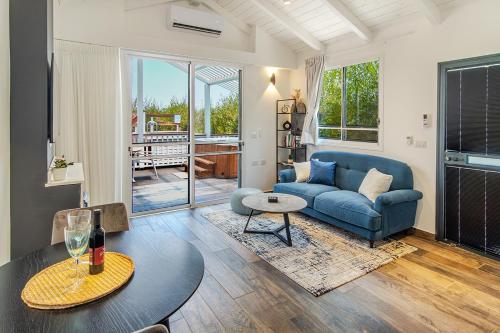 a living room with a blue couch and a table at פינה בנחלה in Sede Eli‘ezer