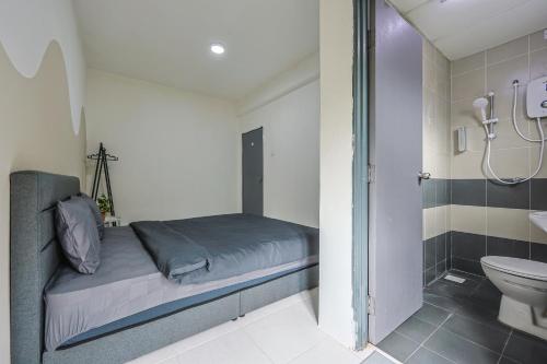 Bilik mandi di The Modern Comfort - 3R & 3B Clover Home 4-25