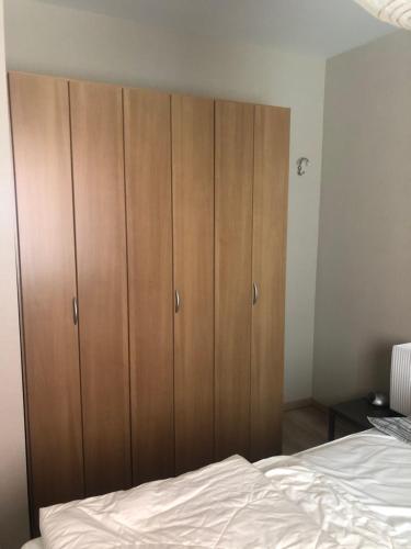 Ein Bett oder Betten in einem Zimmer der Unterkunft Stijlvol Appartement vlakbij Strand & Casino Vakantie Odyssey Oostende