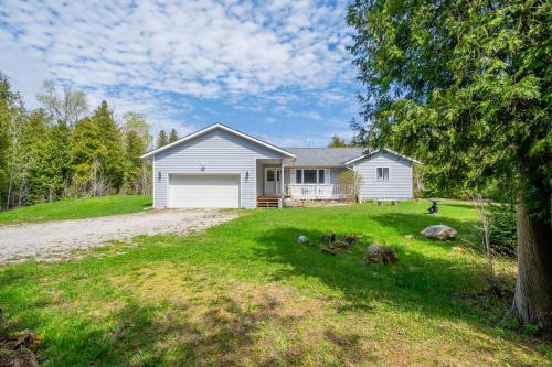 Afbeelding uit fotogalerij van Huron retreat, near beach & pet friendly in Lions Head