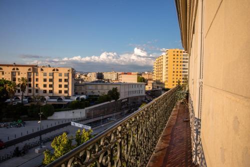 Magnificent Marseille 3-bedroom penthouse apartment with elevator, AC