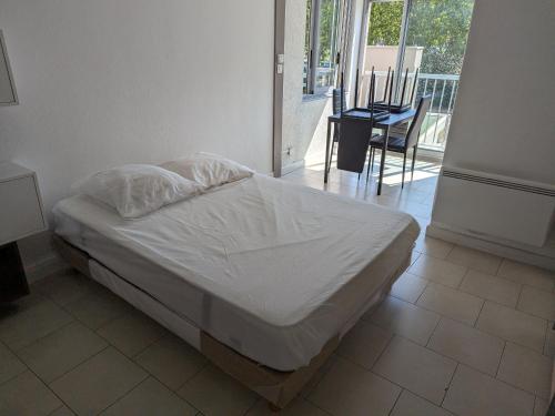 En eller flere senge i et værelse på Studio Port Cap d'Agde CAP3