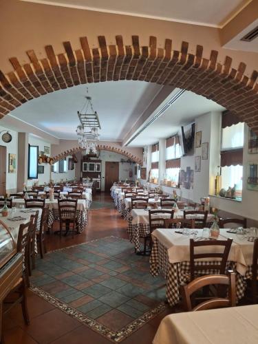 Locanda Nonna Ioleにあるレストランまたは飲食店