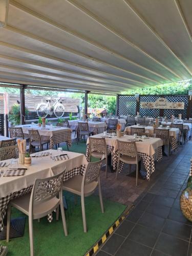 Locanda Nonna Ioleにあるレストランまたは飲食店