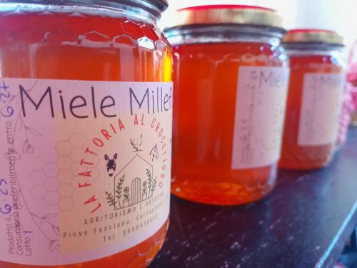 a group of three jars of honey on a counter at Agriturismo la Fattoria al Crocefisso in Pieve Fosciana
