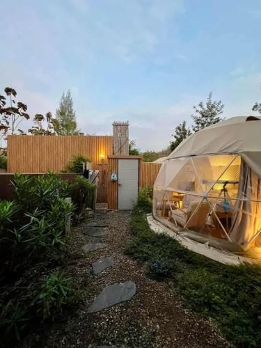 a iguanauanauanauanauanauanauanauanauanauanauanauanauanauana at The X10 Nordic Tent and Glamping Pool Villa Khaoyai เขาใหญ่ - SHA Certified in Ban Thung Sawang