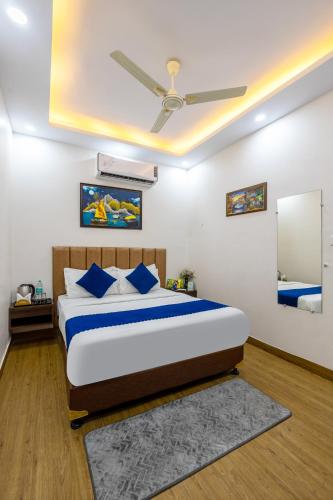 a bedroom with a bed and a ceiling fan at Hotel Mannat Green Near Naraina Vihar Metro Station in New Delhi