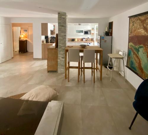 Au cœur du Vieux Nice, 2 chambres au calme, grand appartement
