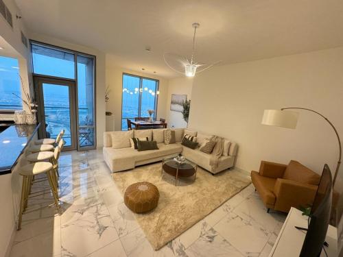 Luxury 2BR Canal front & Burj Khalifa views- High Floor