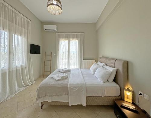 Katil atau katil-katil dalam bilik di KALIMERA Suite Kalamata