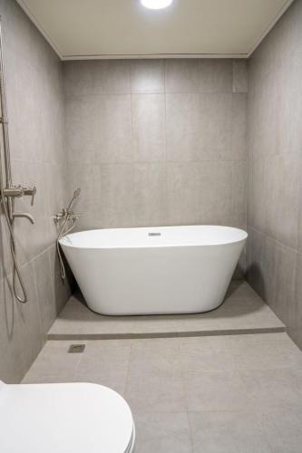 Un baño de Endorphins Beach Villa