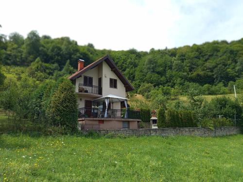 a house in the middle of a field at Holiday Home Dzeni in Zenica