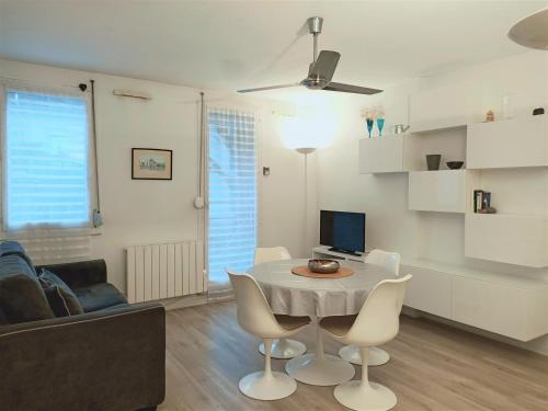 Studio moderne et lumineux avec parking couvert, animaux acceptés - FR-1-555-6