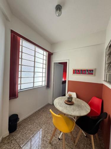 Un lugar para sentarse en Apartamento com Ar no centro de BH