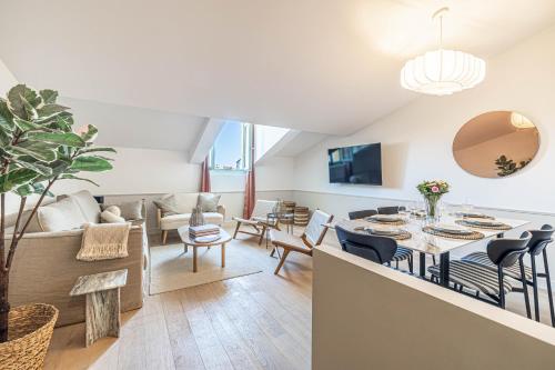 Exceptional location, 2BR right on Place Massena, Newly Renovated