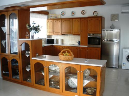 Кухня или мини-кухня в Aggeli Village House
